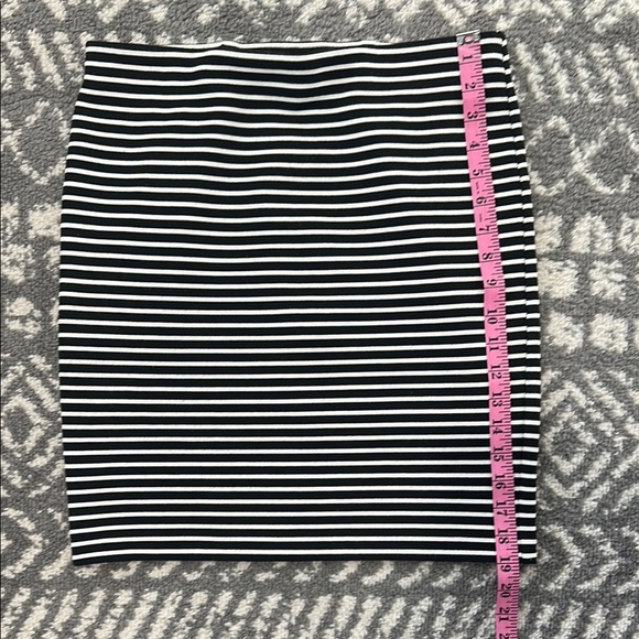 Black and White Striped Skirt - Picture 4 of 4